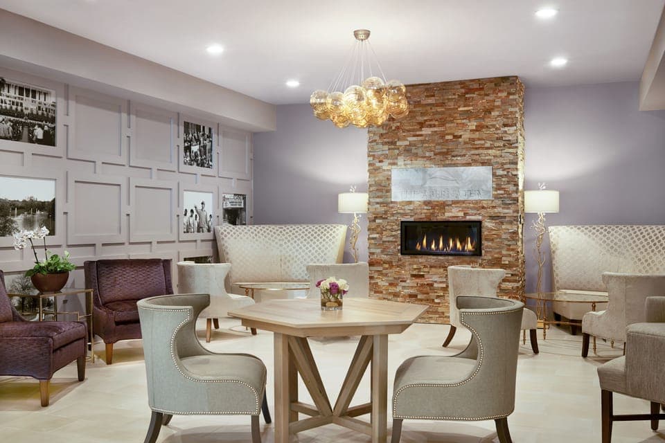 Lobby lounge