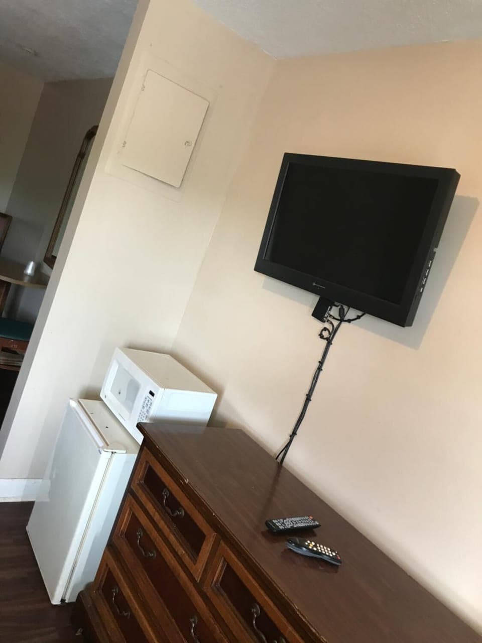 Premium bedding, desk, free WiFi