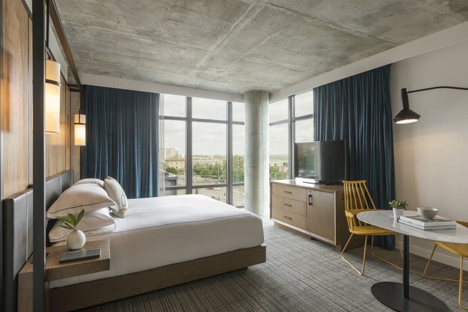 Frette Italian sheets, premium bedding, minibar, in-room safe
