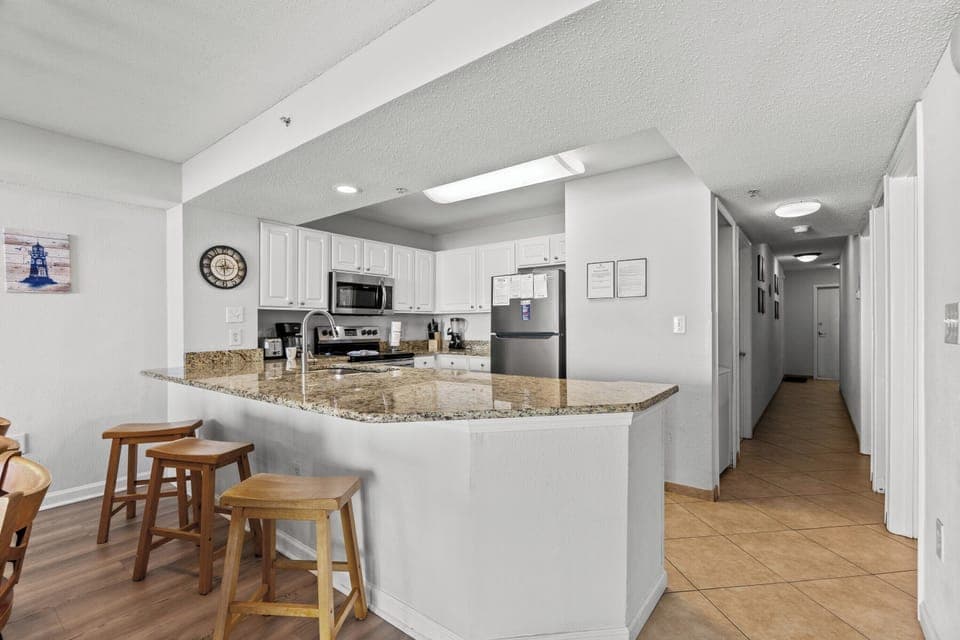 Classic Condo, 4 Bedrooms, Oceanfront (407) | Private kitchen | Full-size fridge, microwave, oven, stovetop