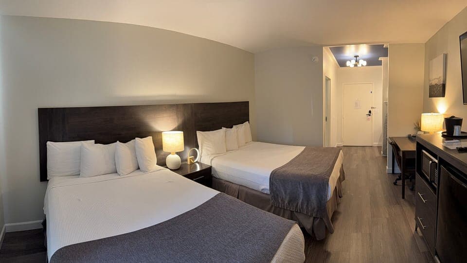 Deluxe Double Room | Individually decorated, individually furnished, desk, laptop workspace