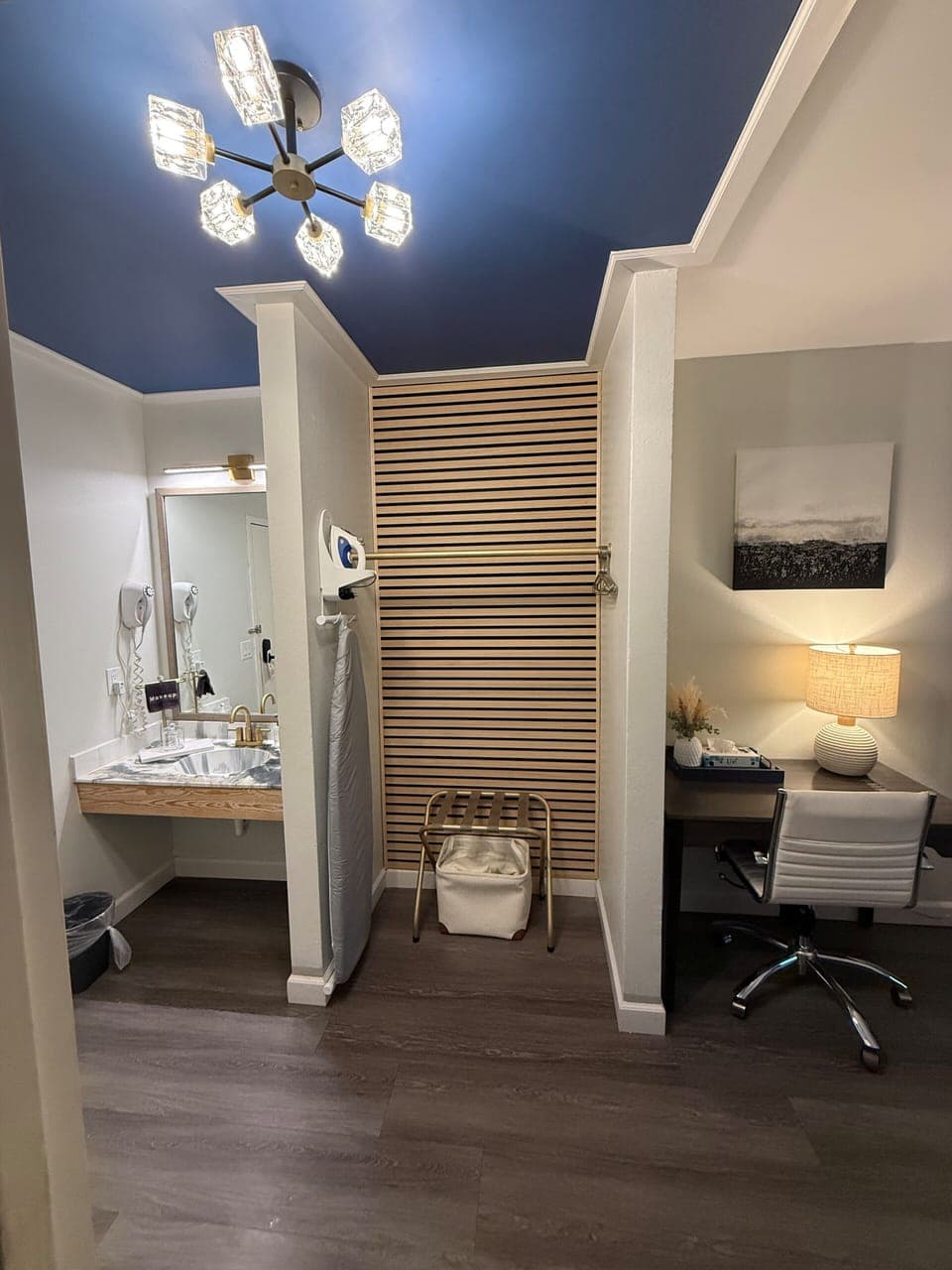 Deluxe Double Room | Individually decorated, individually furnished, desk, laptop workspace