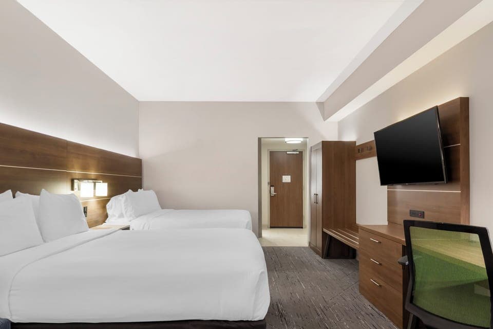 Desk, laptop workspace, iron/ironing board, free WiFi