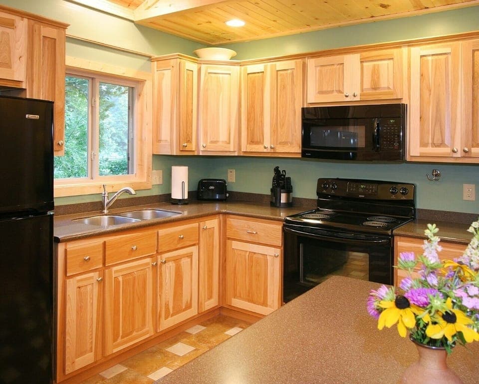 Fully equipped kitchen with solid surface countertops and ceramic tile floors.