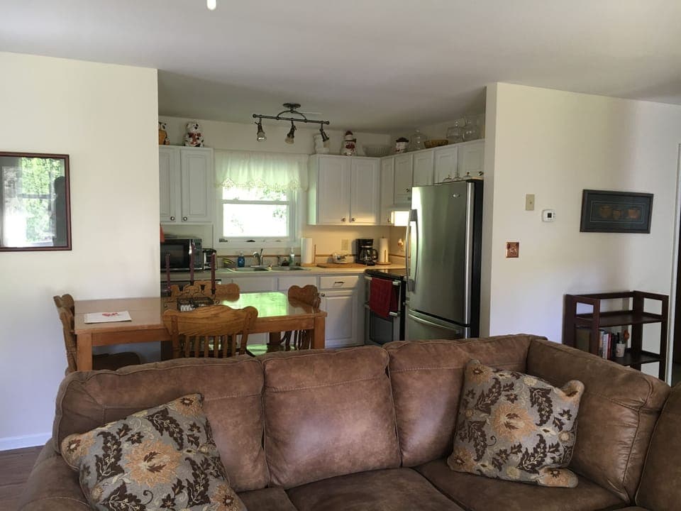 Kitchen & Dining