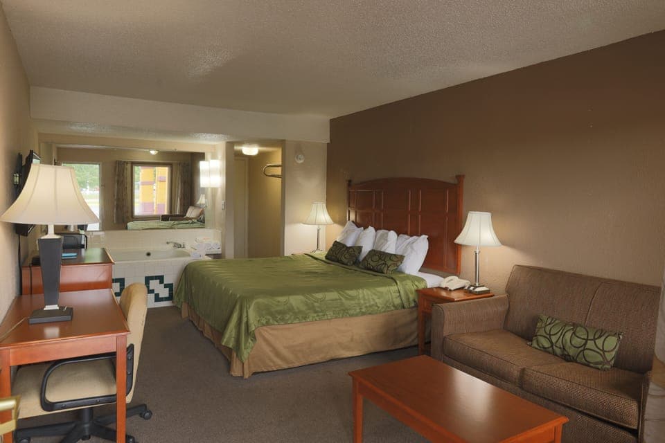 Comfort Room, 1 King Bed, Non Smoking, Jetted Tub | Desk, laptop workspace, free WiFi, bed sheets