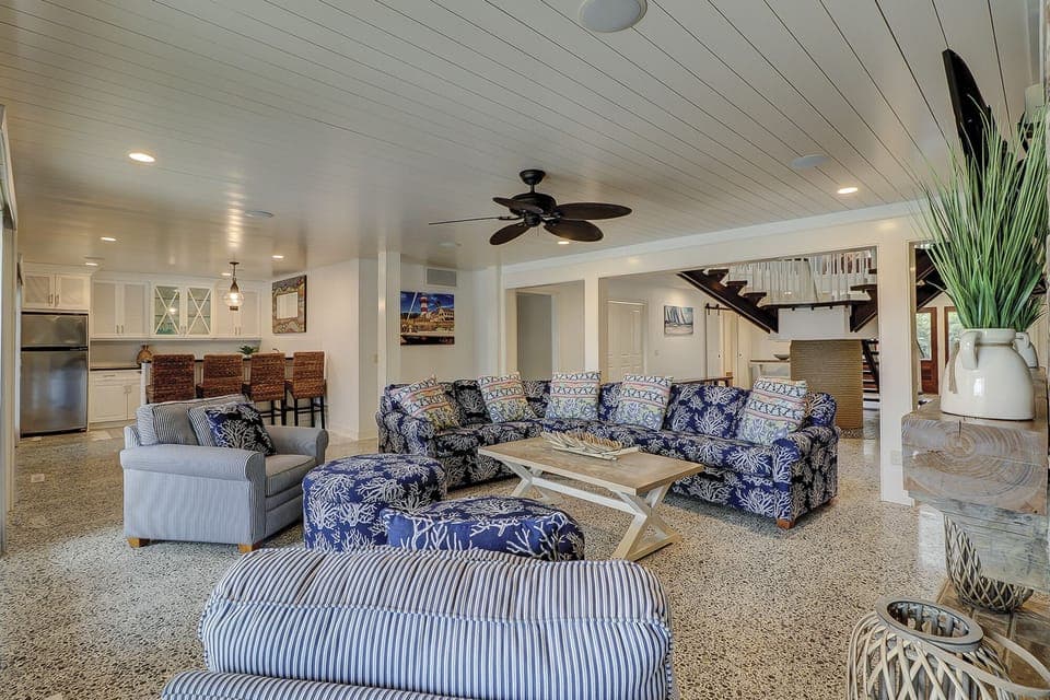 6 Brown Pelican - Downstairs Living Room