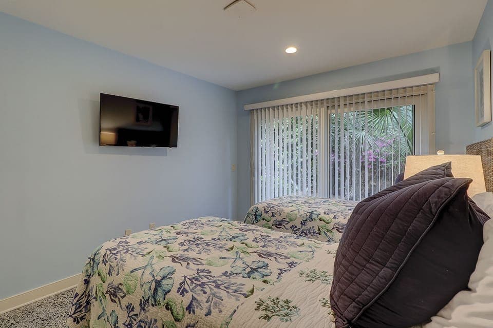 6 Brown Pelican - Downstairs Two Twins Bedroom