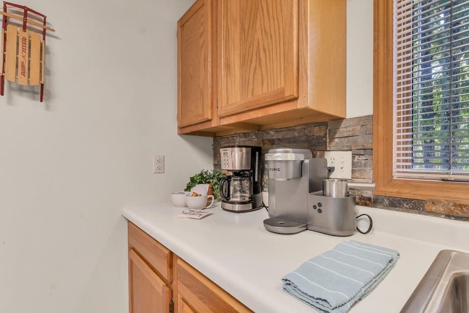 Keurig coffee maker and regular style coffee maker.