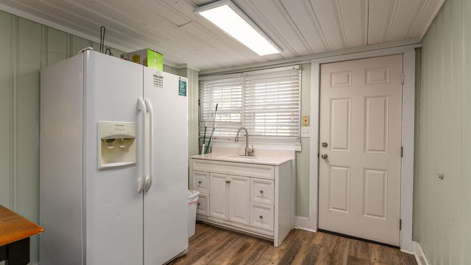 Downstairs wet bar