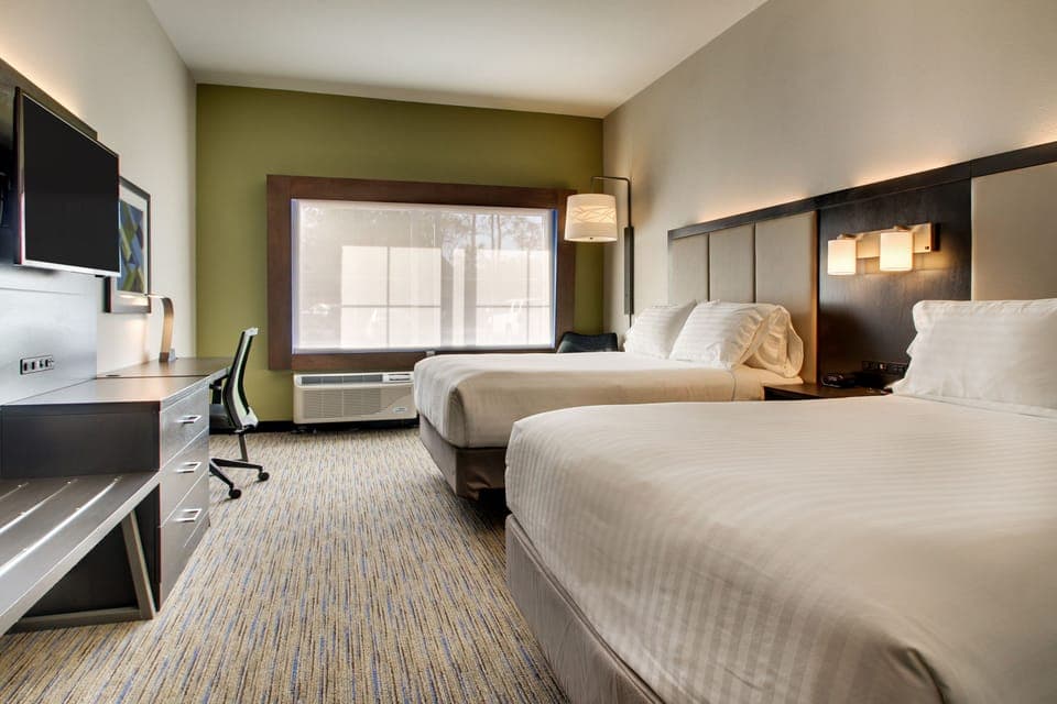 Pillowtop beds, in-room safe, desk, laptop workspace