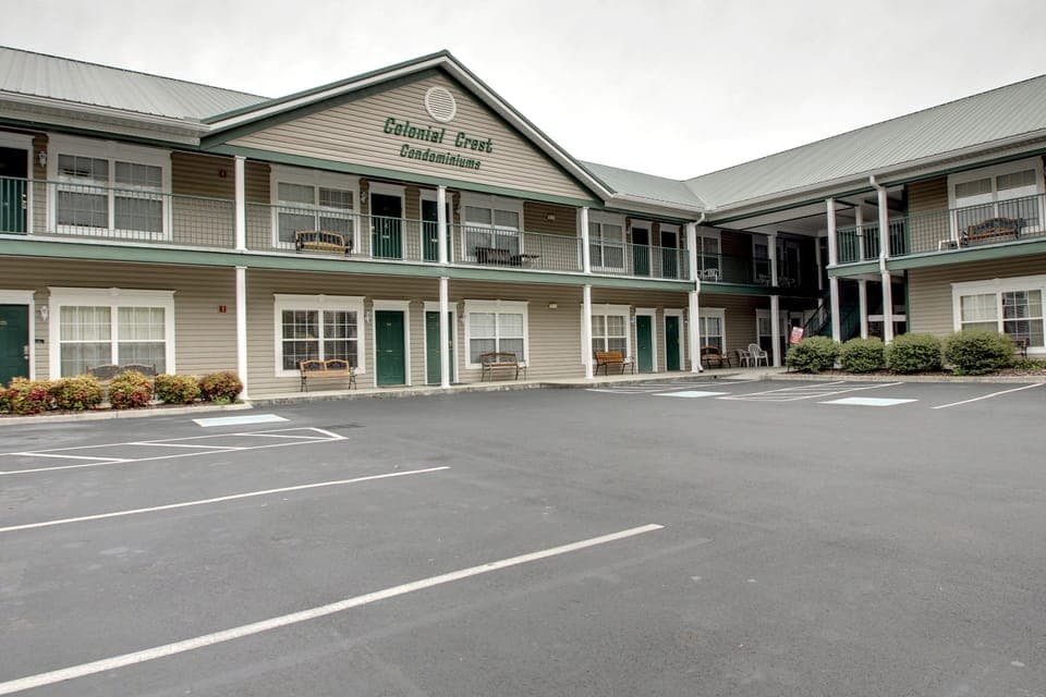 front view of condo on bottom floor