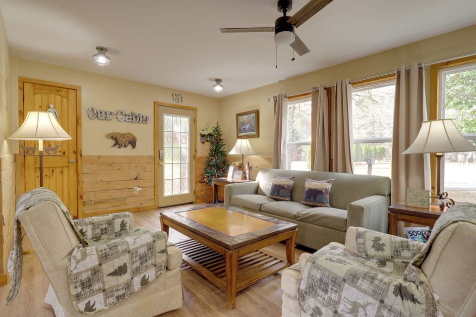 Sevierville Vacation Rental | 2BR | 1BA | 900 Sq Ft | 3 Steps to Access