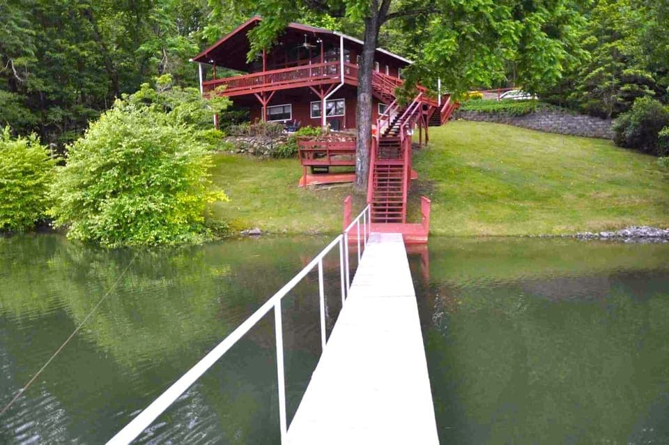 Chatuge Fish Retreat_Up to 9 Guests, Dog Friendly, Hot Tub_Encha