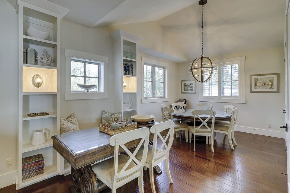 Double Dining Area - Seats 11