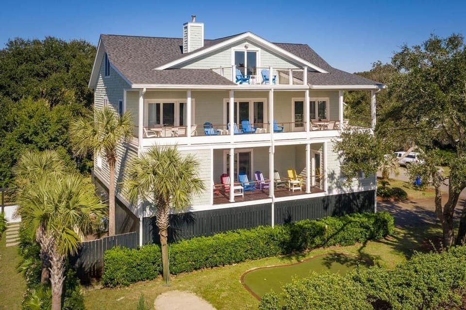 2307 Palm Blvd