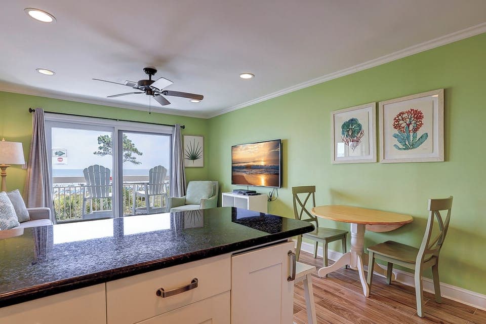 Kitchen/Dining Area