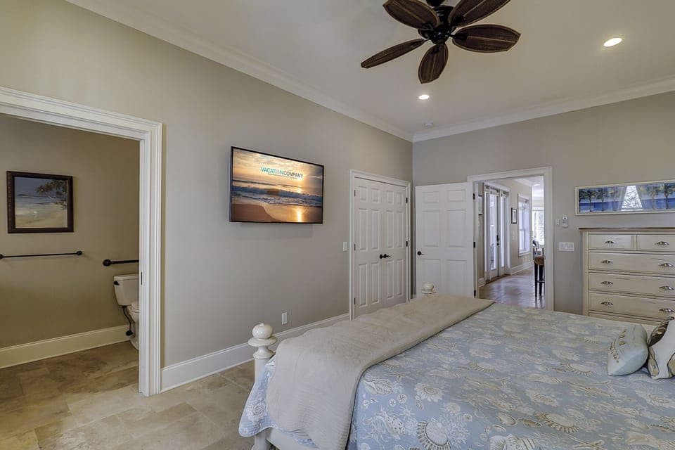 1st Floor King Suite