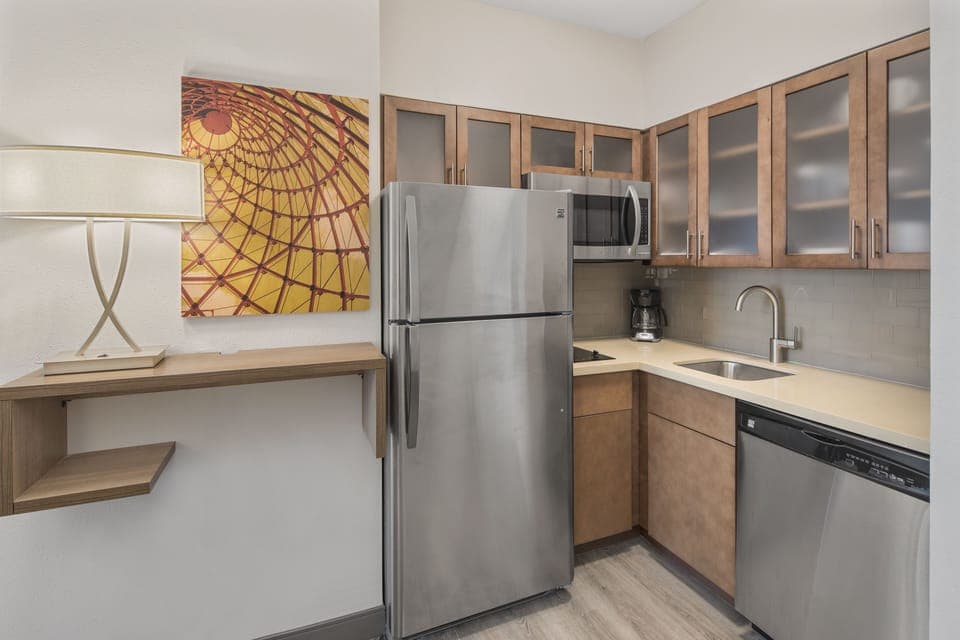 Full-size fridge, microwave, stovetop, dishwasher