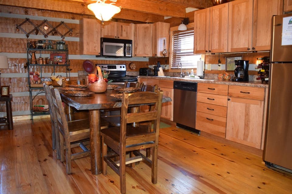 Fully Equipped Kitchen and Dining for 6