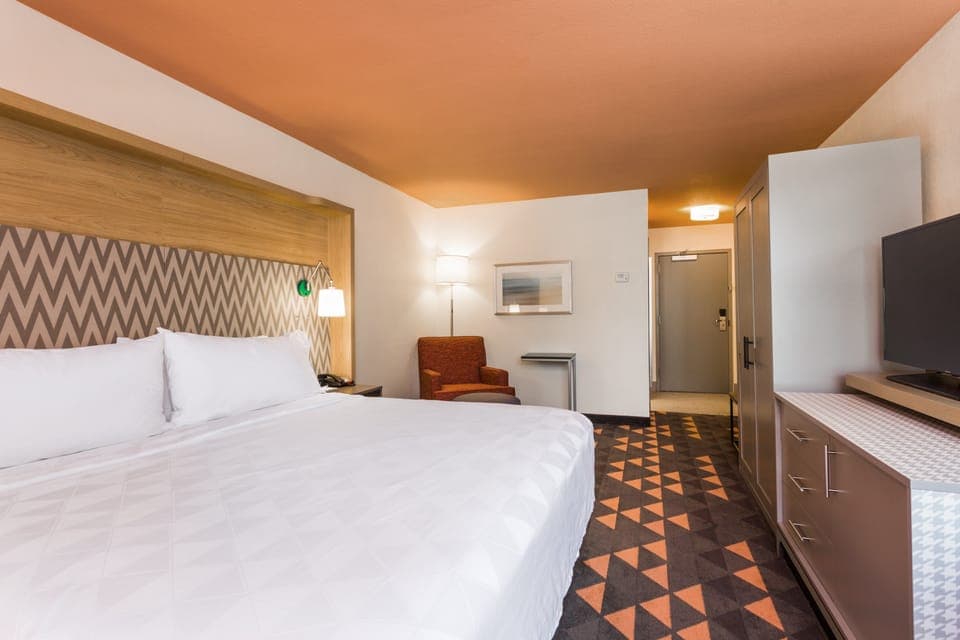 Premium bedding, pillowtop beds, desk, blackout drapes