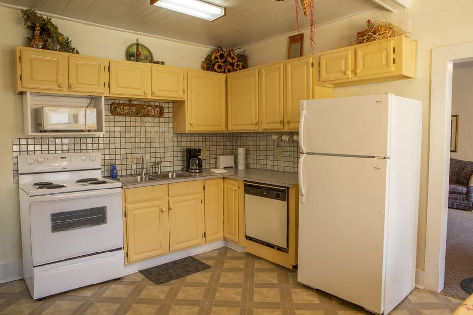 Sunset Family Apartment, 3 Bedrooms, Mountain View | 1 bedroom, individually decorated, individually furnished, free WiFi