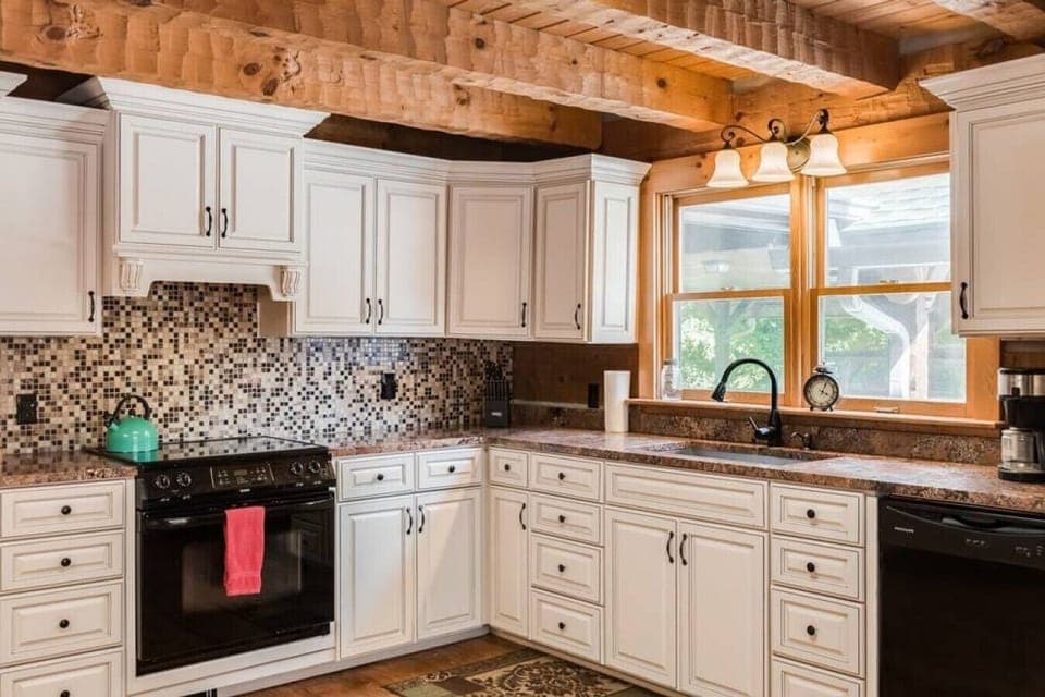 Large open concept kitchen with all cooking essentials included