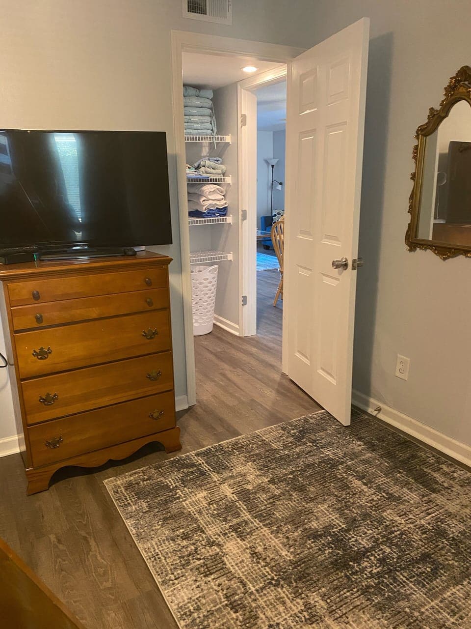 Guest bedroom 