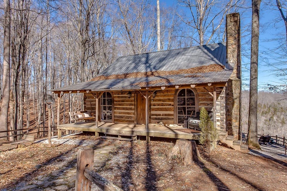 Main Cabin - sleeps 8