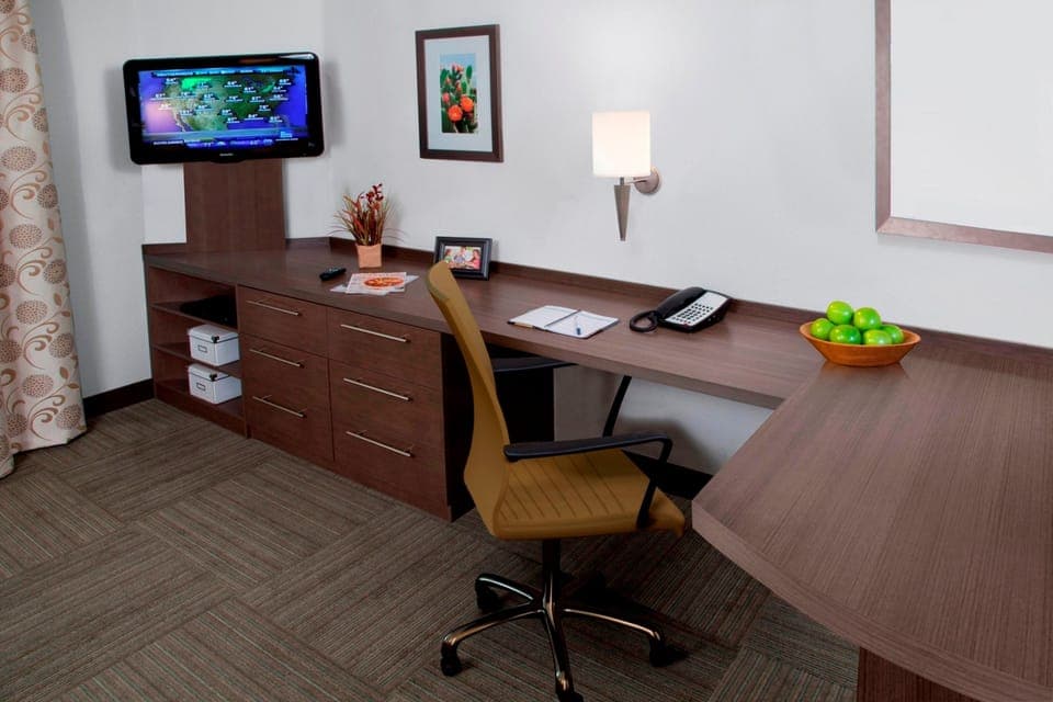 Studio Suite, 1 King Bed | In-room business center