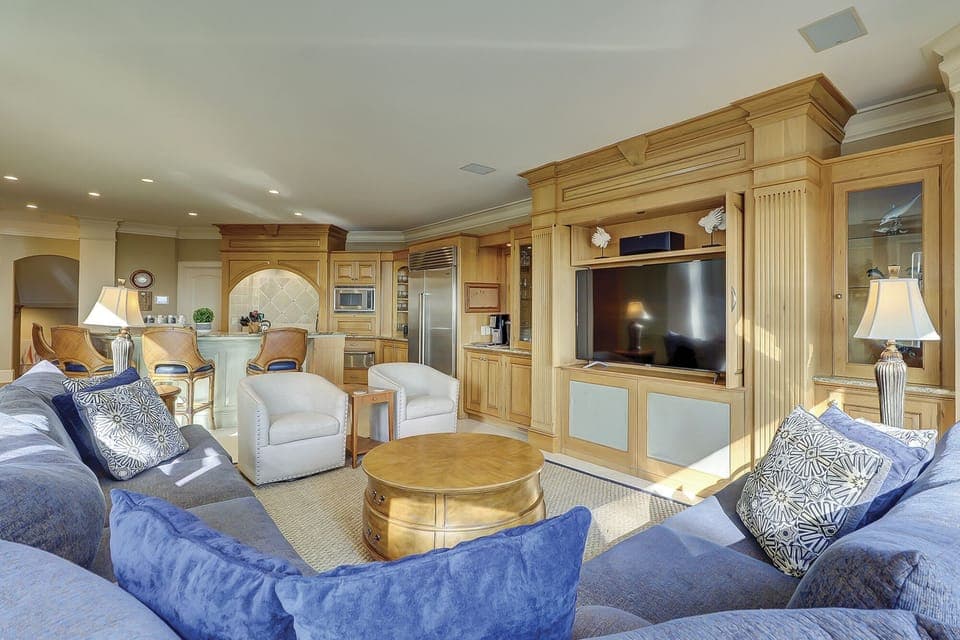 6 Black Duck - Living Room #2 (1st Floor)