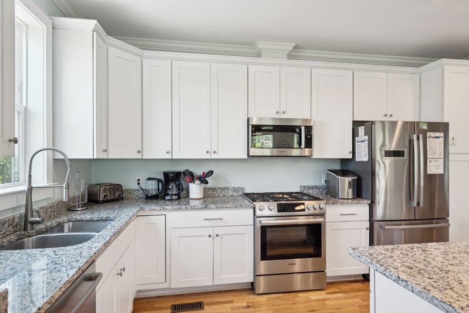 Kitchen W/ Gas Grill