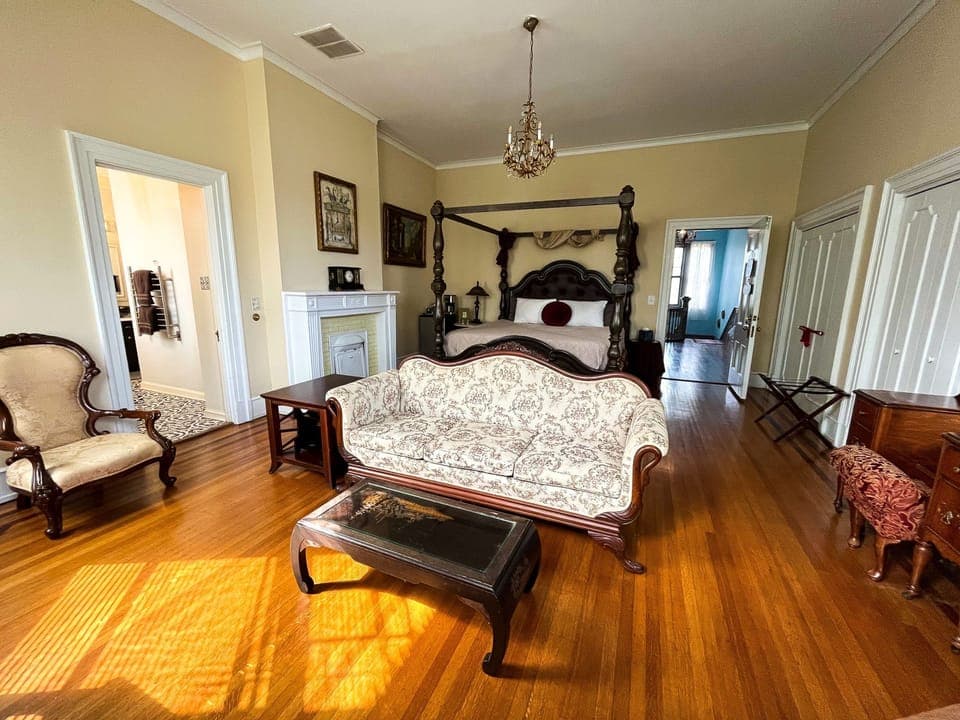 Romance Room, 1 King Bed, Fireplace | Memory foam beds, individually decorated, individually furnished, desk
