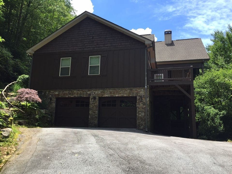 Large home, Full 2 car garage with large balcony plus hot tub.  Very private.