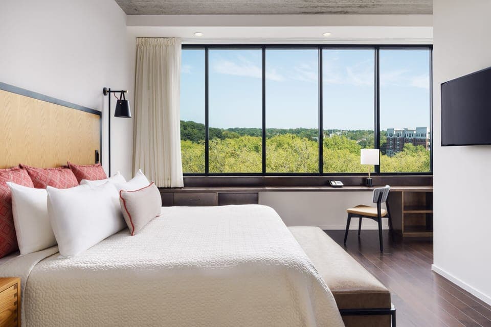 Hypo-allergenic bedding, in-room safe, desk, laptop workspace
