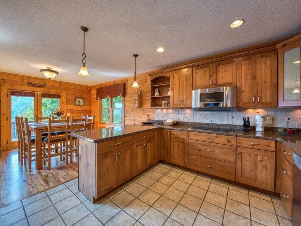 Kitchen and Dining Room with Breakfast Bar