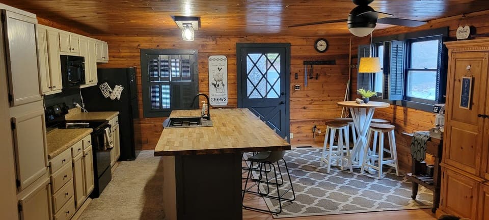 Kitchen seats 4 at breakfast bar & 4 at nook.Backdoor leads to screened in porch