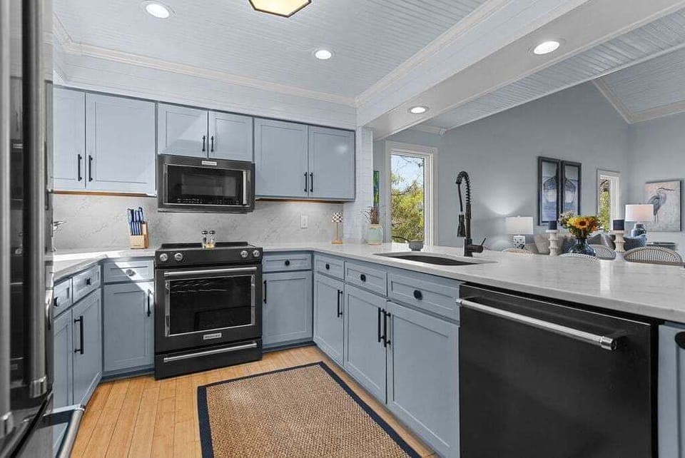 Gourmet kitchen awaits.