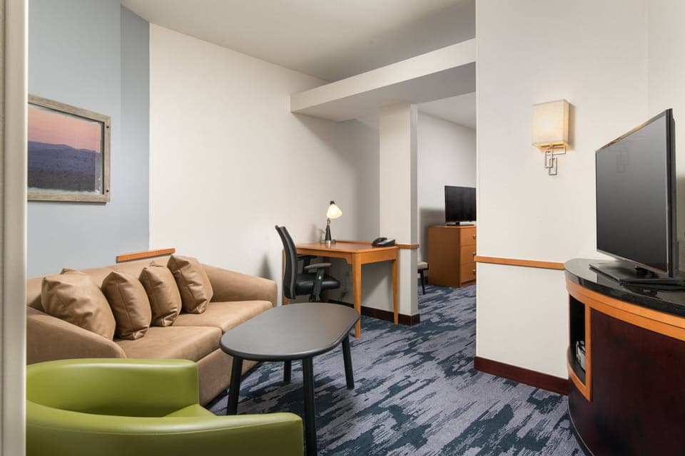 In-room safe, desk, laptop workspace, soundproofing