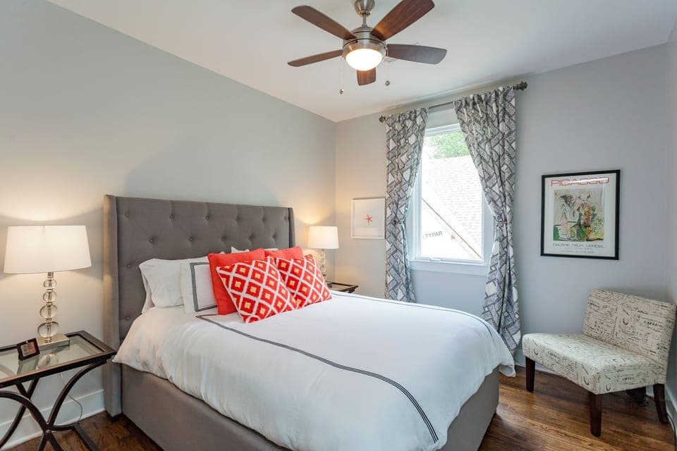 2nd bedroom with queen bed