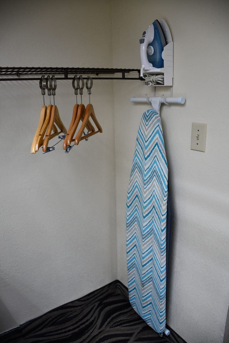Iron/ironing board