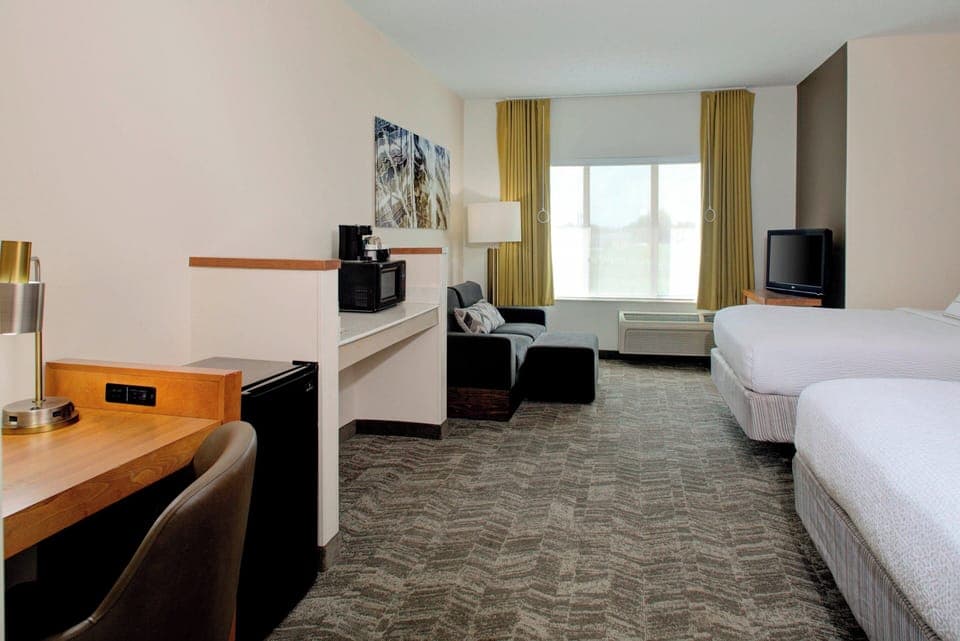 Pillowtop beds, desk, laptop workspace, blackout drapes