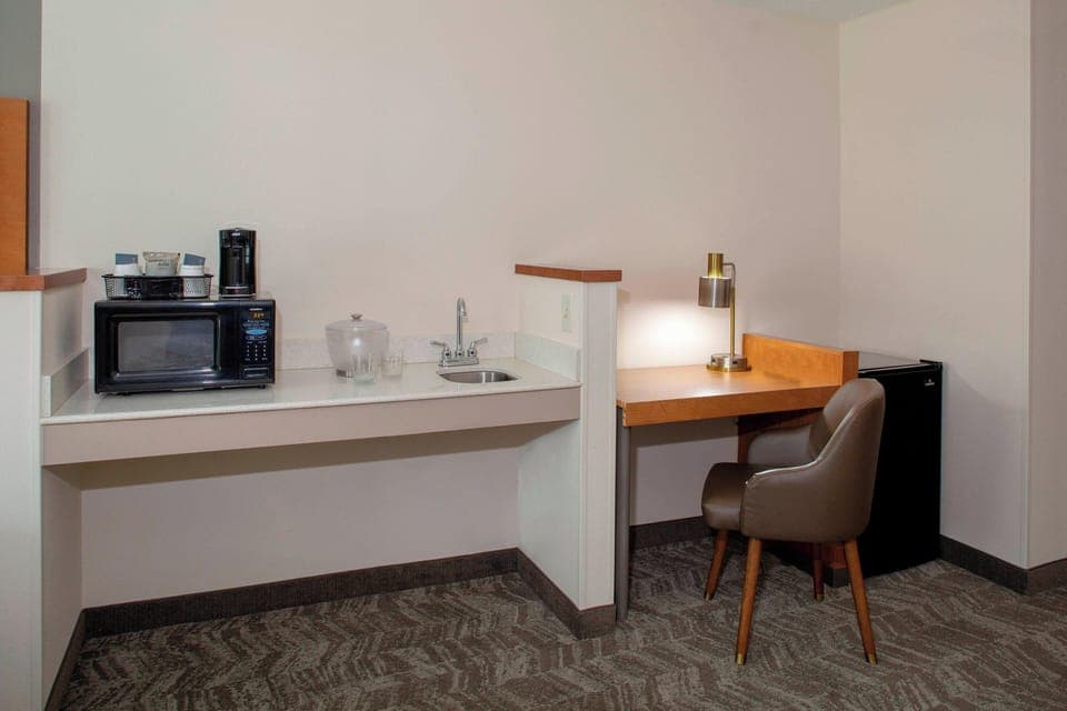 Pillowtop beds, desk, laptop workspace, blackout drapes