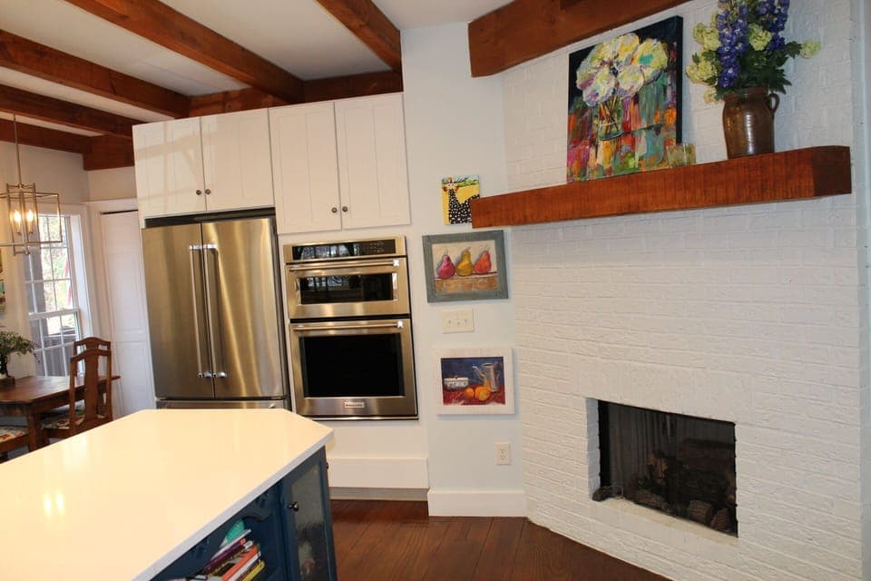 Another kitchen view.  We have plenty of plates, glasses and appliances