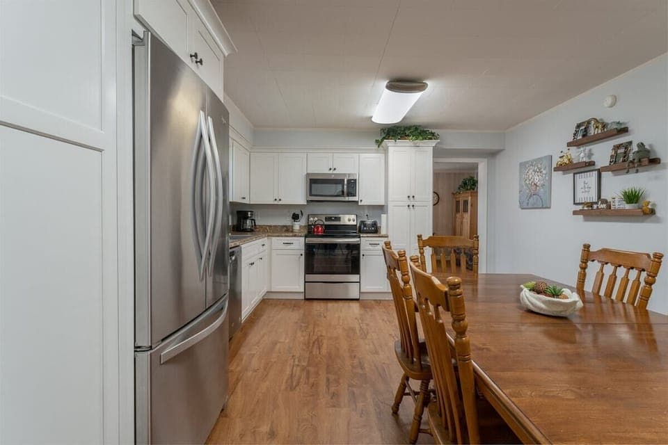 Kitchen dining area