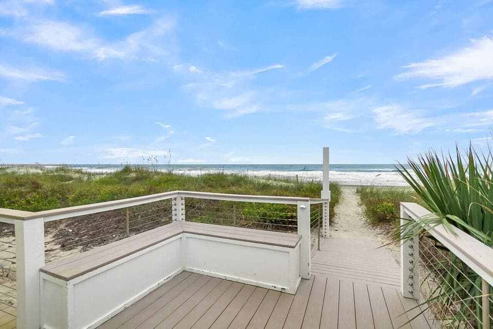 Landing & boardwalk to beach (ramp - no stairs)