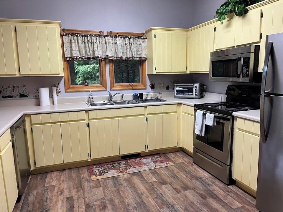 Cheery kitchen