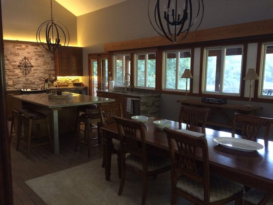 Kitchen & Dining over looking the Lake