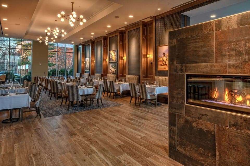 Breakfast, dinner served; American cuisine, alfresco dining 