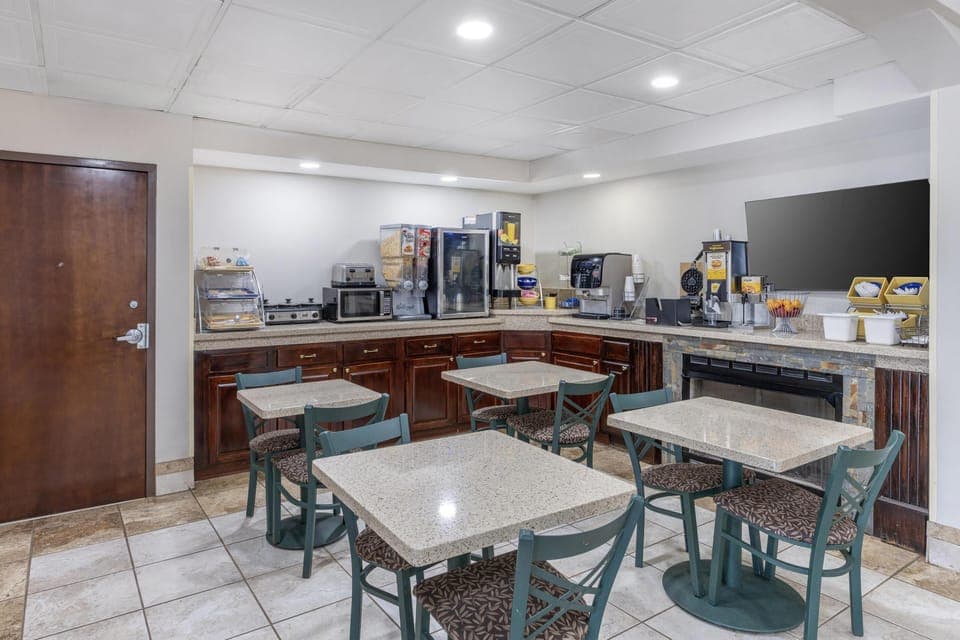 Free daily continental breakfast